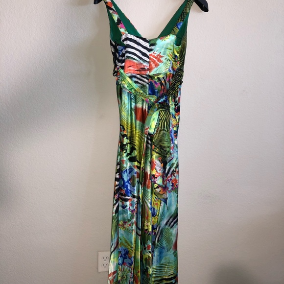 Beautiful ONYX Tropical Print Gown - Picture 6 of 9